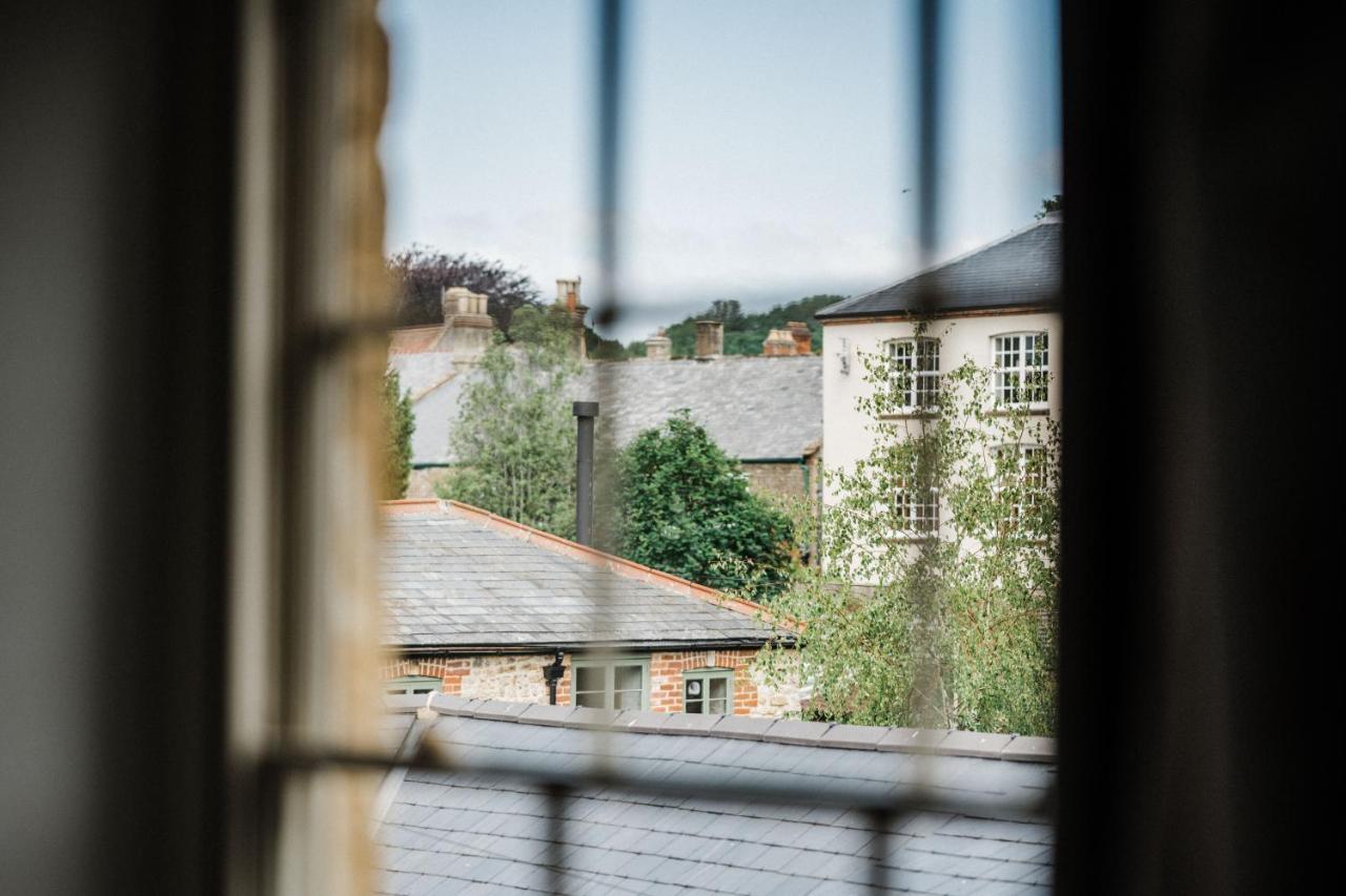 The Crooked Swan Hotel Crewkerne Exterior photo