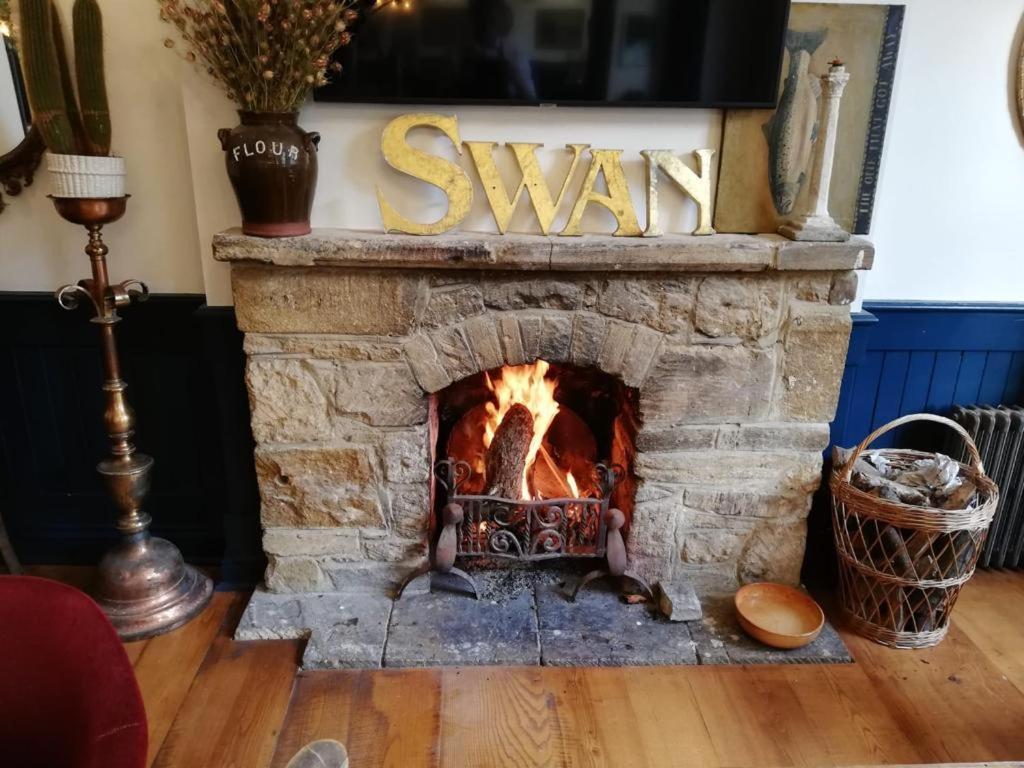 The Crooked Swan Hotel Crewkerne Exterior photo